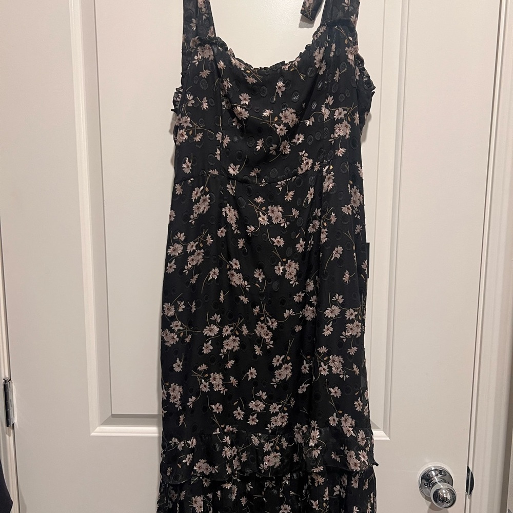 Lulu's Black Floral Midi Dress